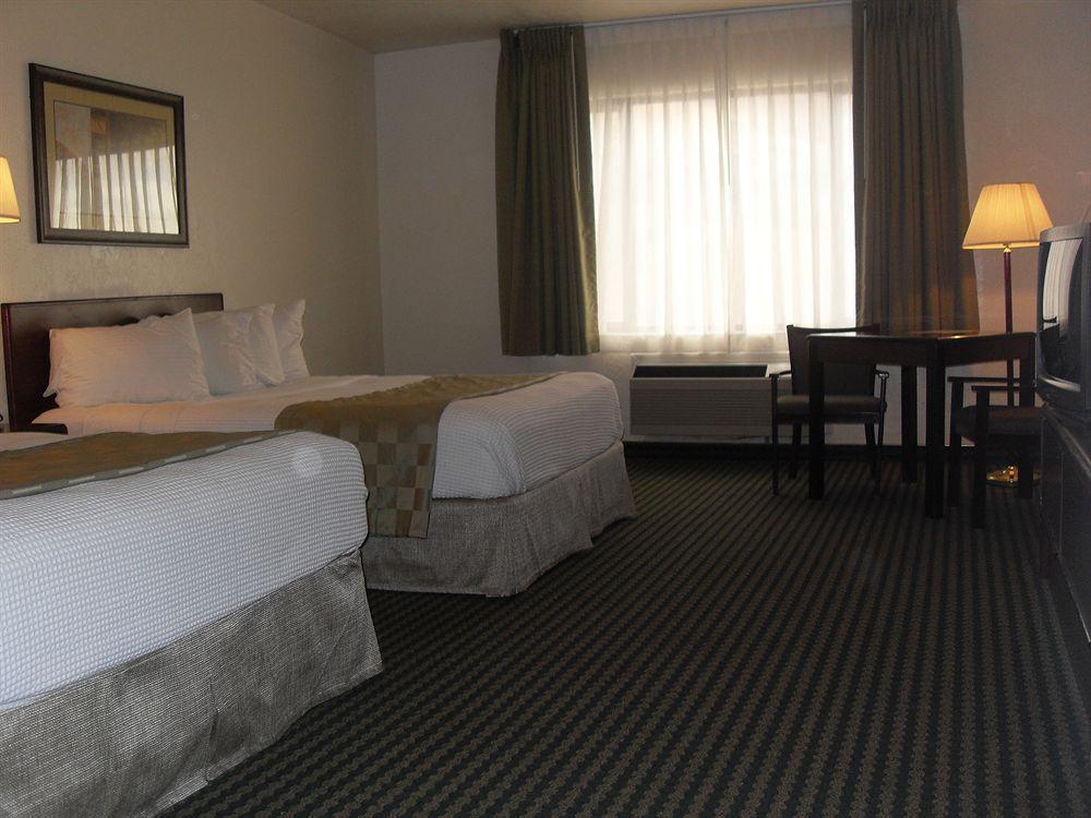 Super 8 By Wyndham Wendover Exterior photo