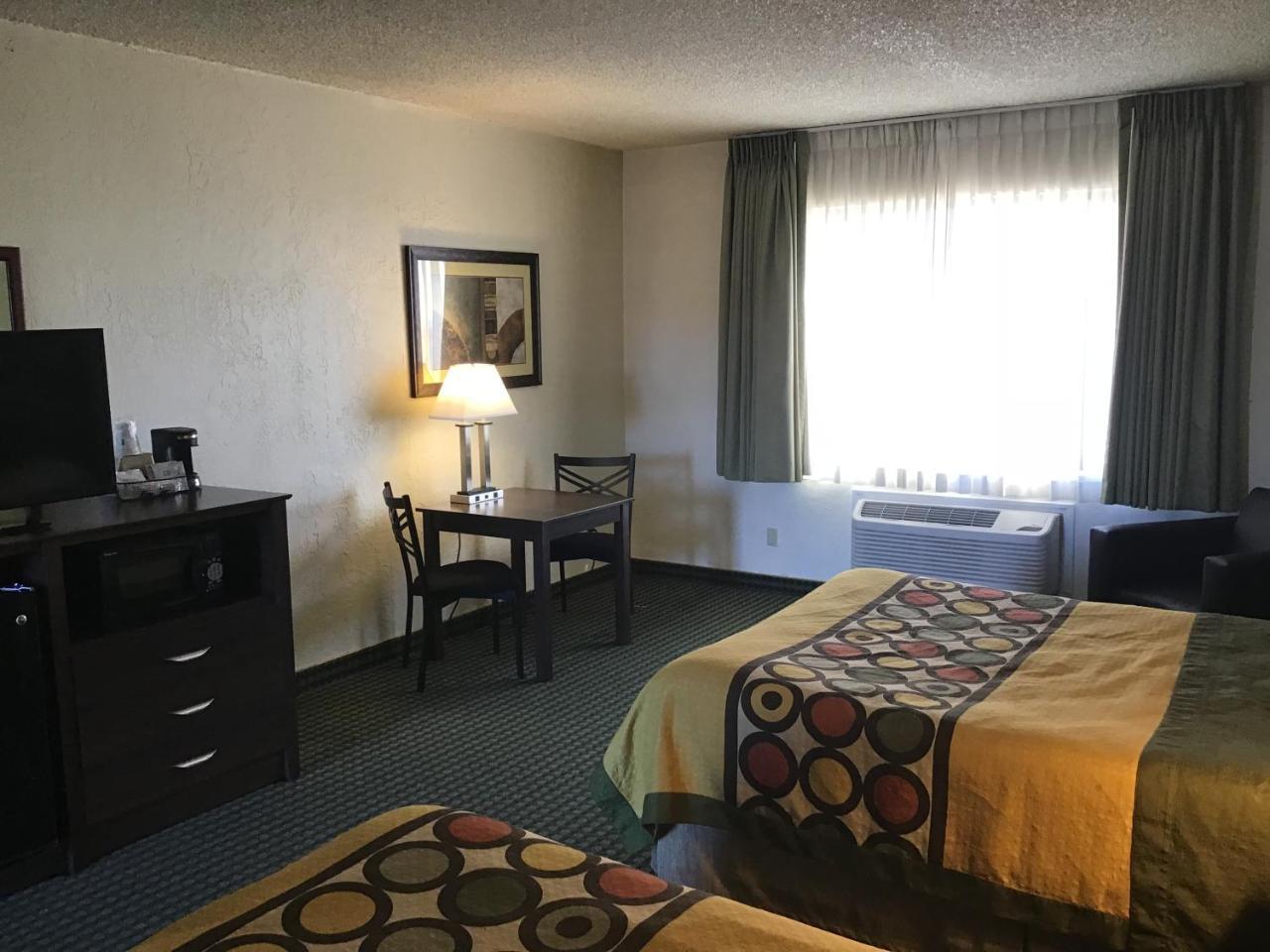 Super 8 By Wyndham Wendover Exterior photo