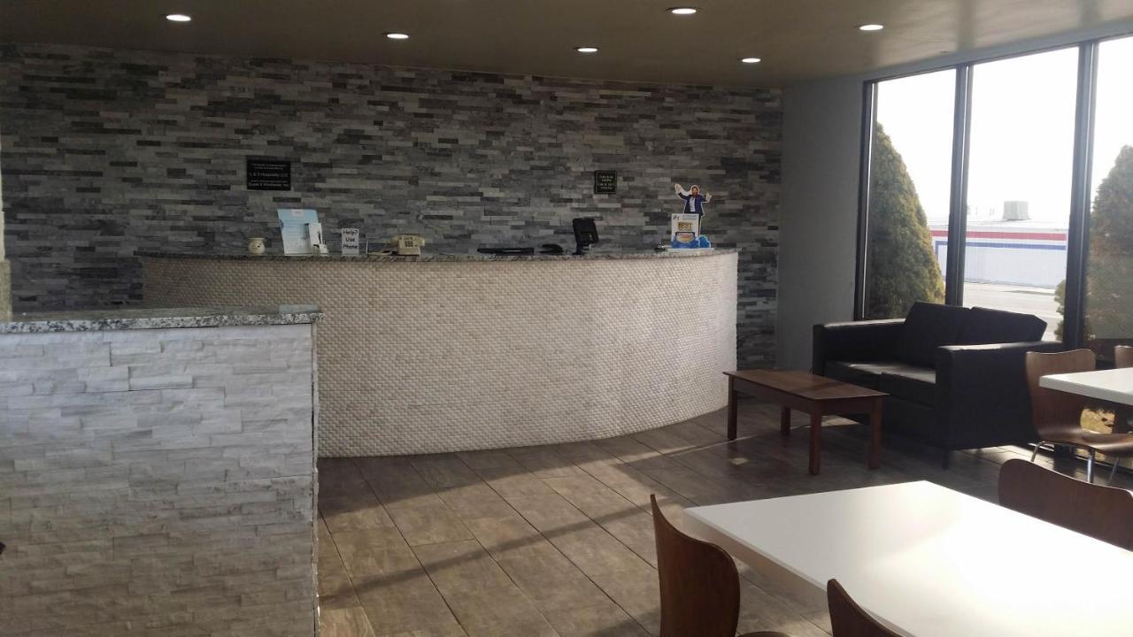 Super 8 By Wyndham Wendover Exterior photo