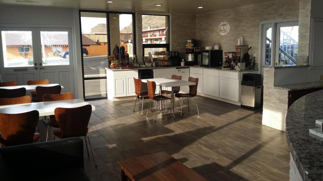 Super 8 By Wyndham Wendover Exterior photo